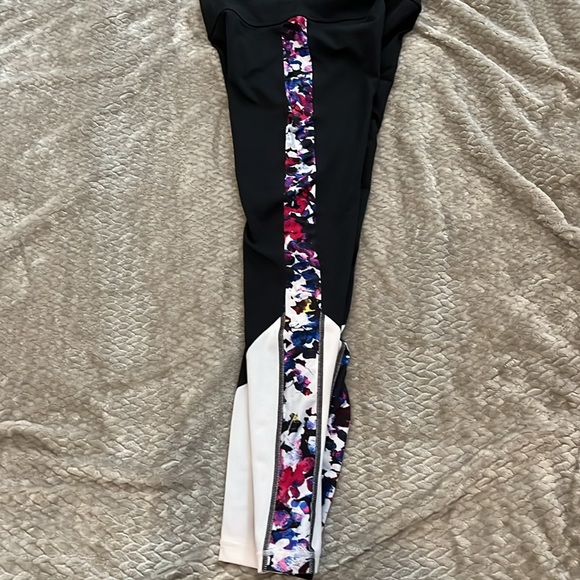 Black and white leggings - Picture 3 of 5